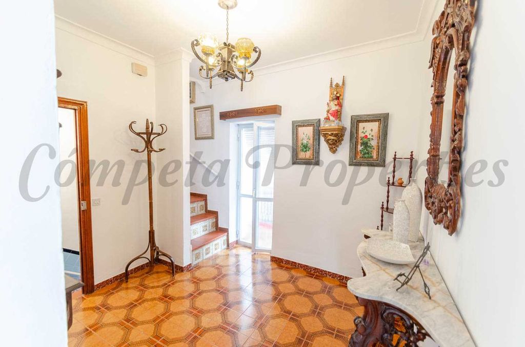Property photo 3 of 15 Hall