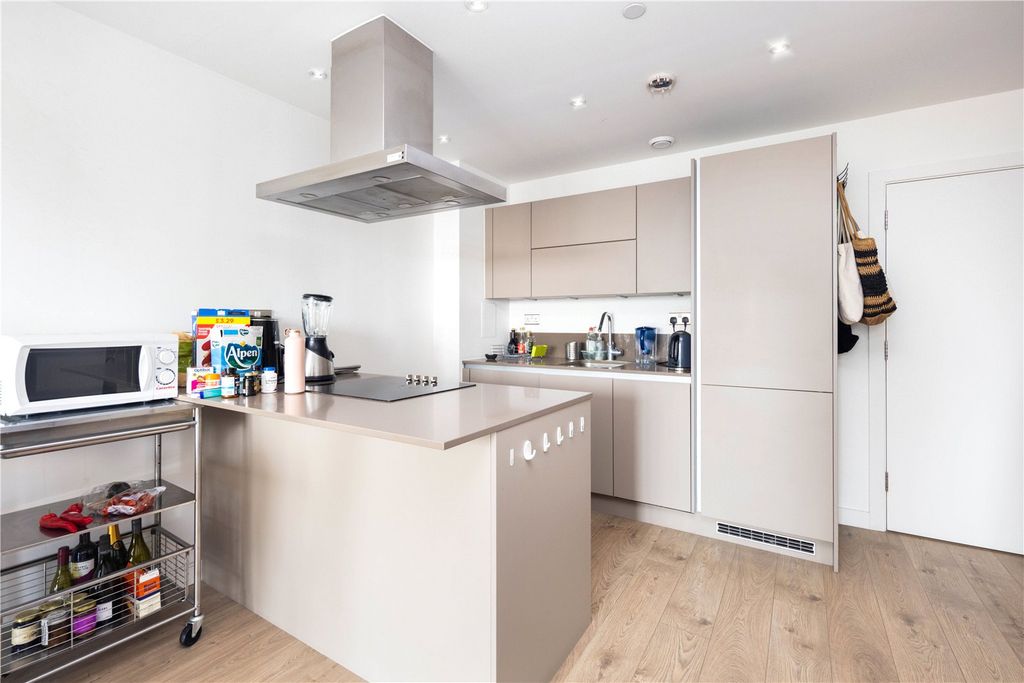 Property photo 3 of 7 Kitchen