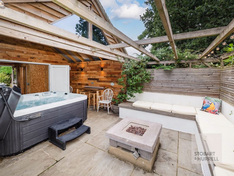Property photo 3 of 34 Outdoor Seating