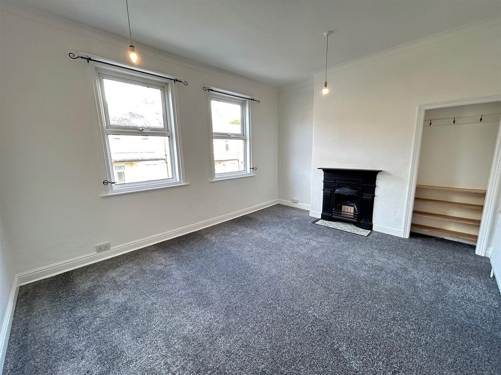 Property photo 3 of 14 Bedroom 1.Jpg