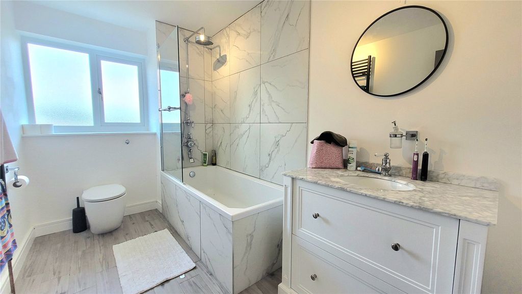 Property photo 3 of 16 Picture No. 02