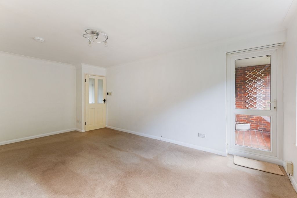 Property photo 3 of 10 85825_18 Underwoo...