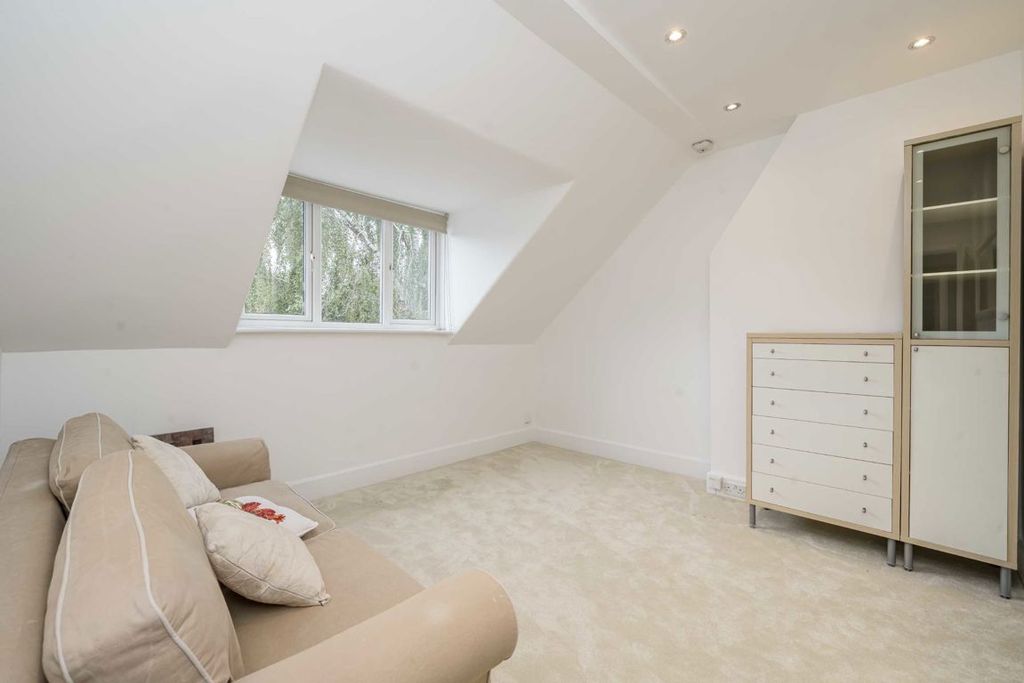 Property photo 2 of 4