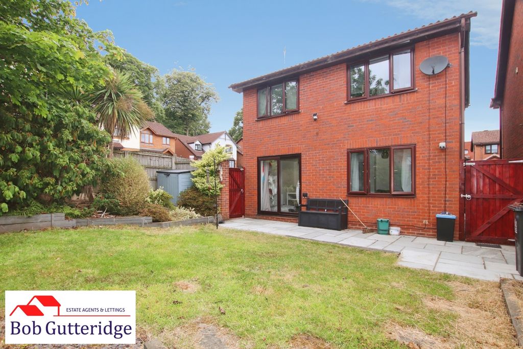 Property photo 2 of 33 Enclosed Rear Garden