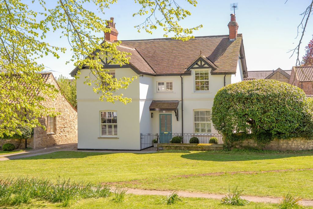 Property photo 1 of 30