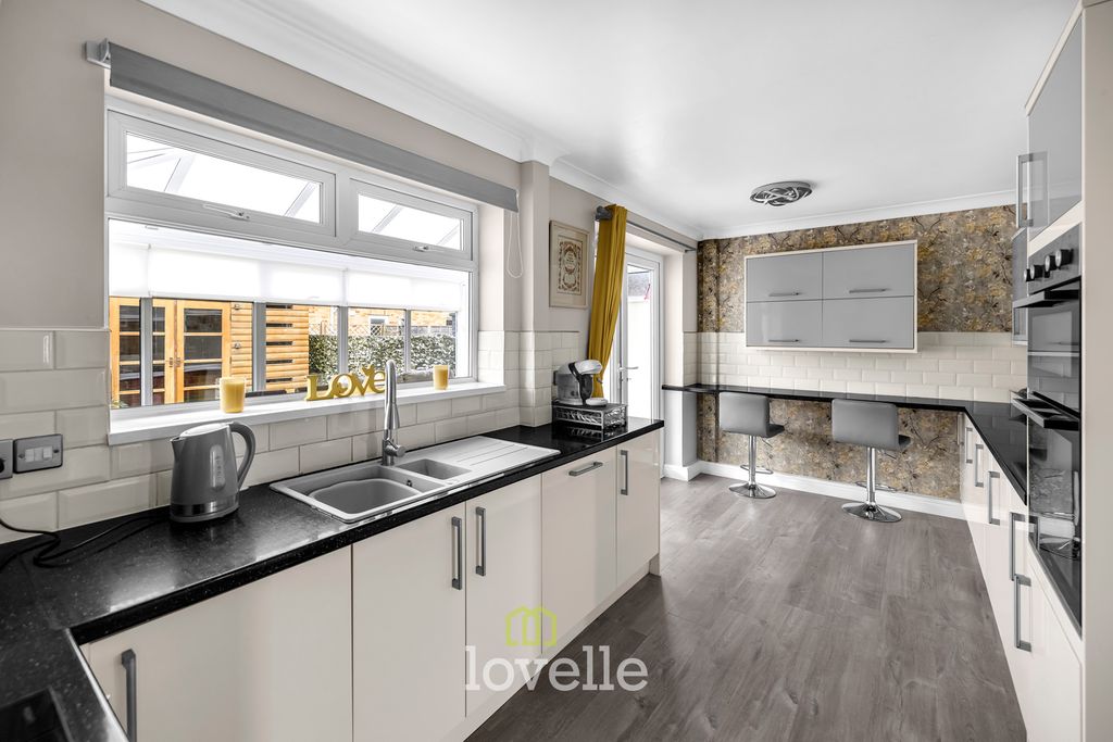 Property photo 3 of 38