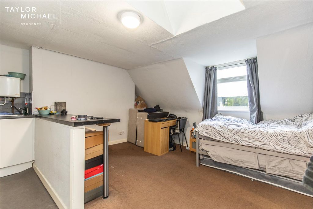 Property photo 3 of 7 Room