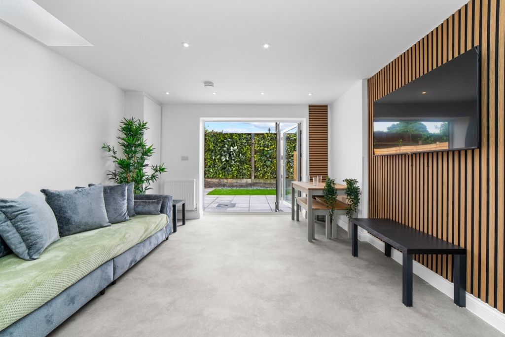 Property photo 3 of 16 Lrg_Rumney-Street-2