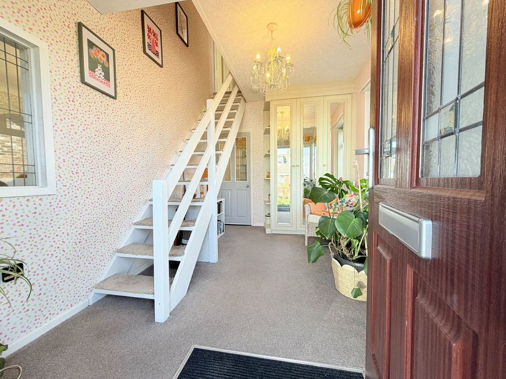 Property photo 3 of 34