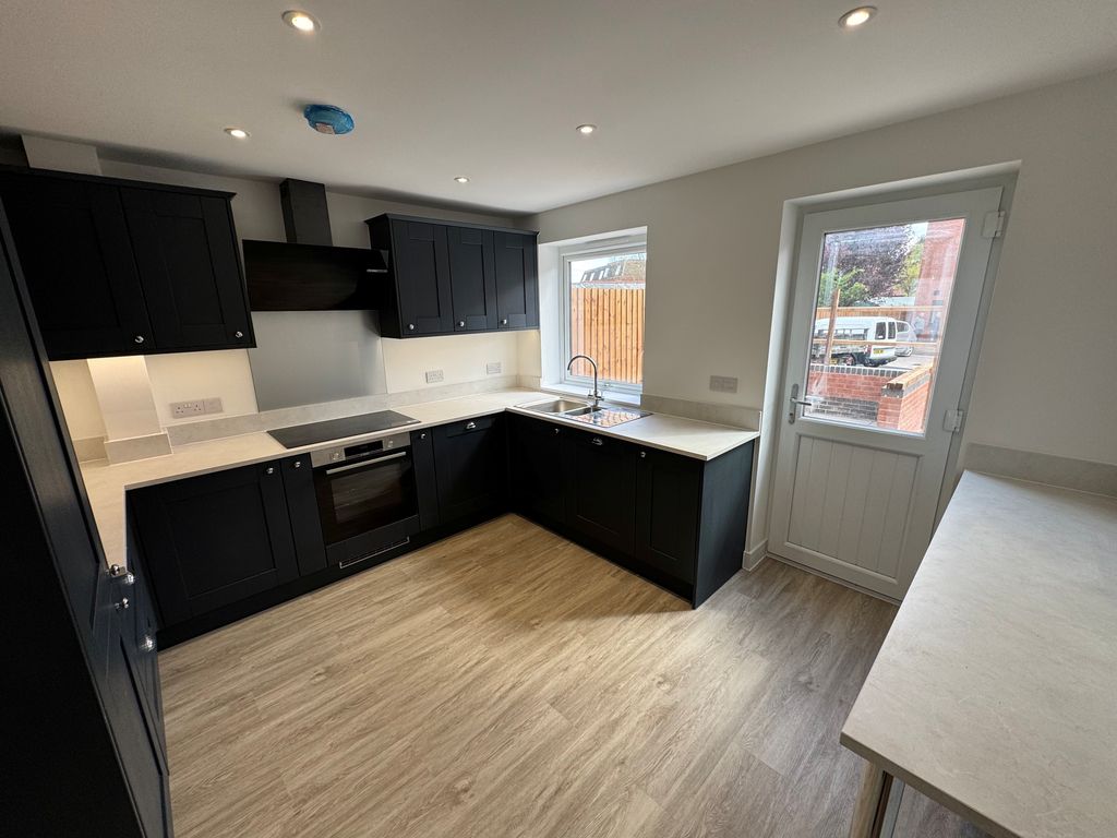 Property photo 3 of 18 Image