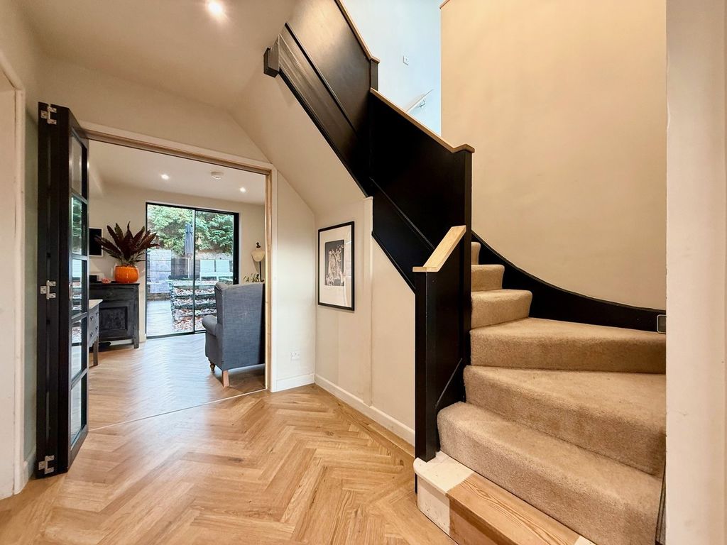 Property photo 3 of 32