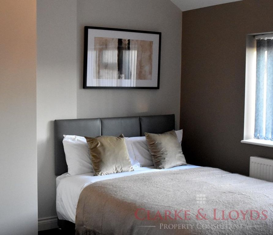 Property photo 1 of 10 Beautiful 6-Bedroom In Prime Harrow Location Â€“ Ideal For Professionals Or Students