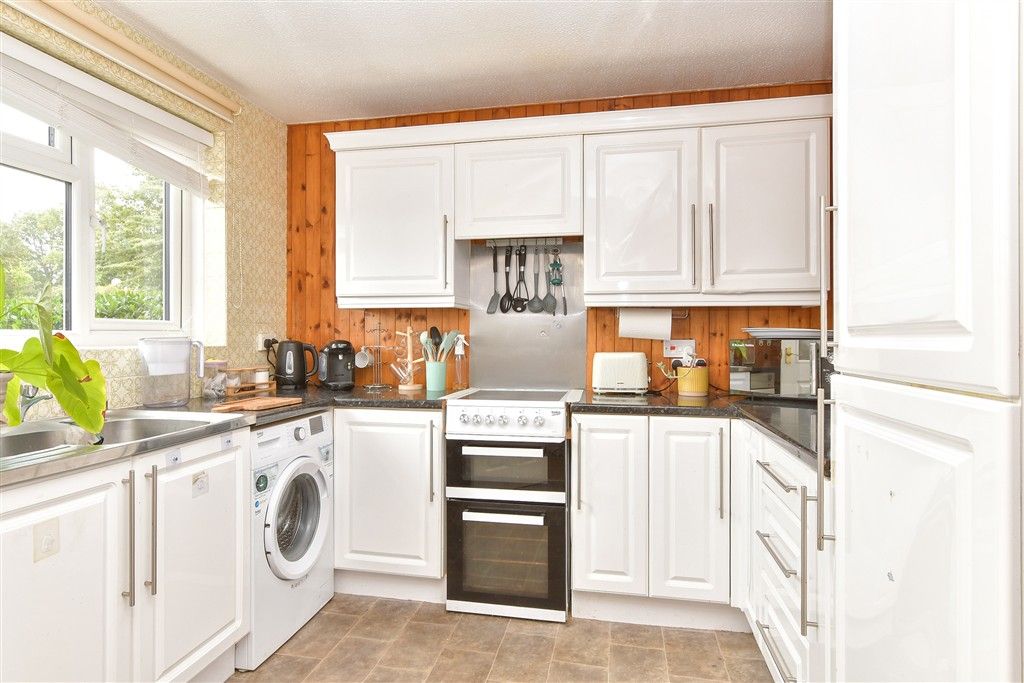 Property photo 2 of 10 Kitchen