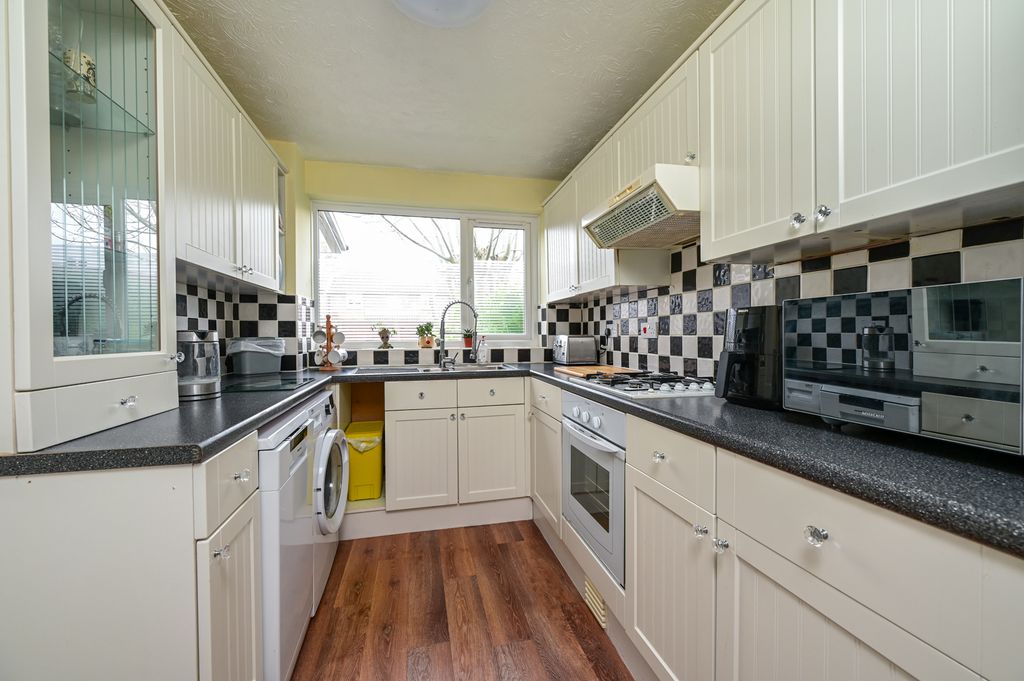 Property photo 2 of 10 Photo 4