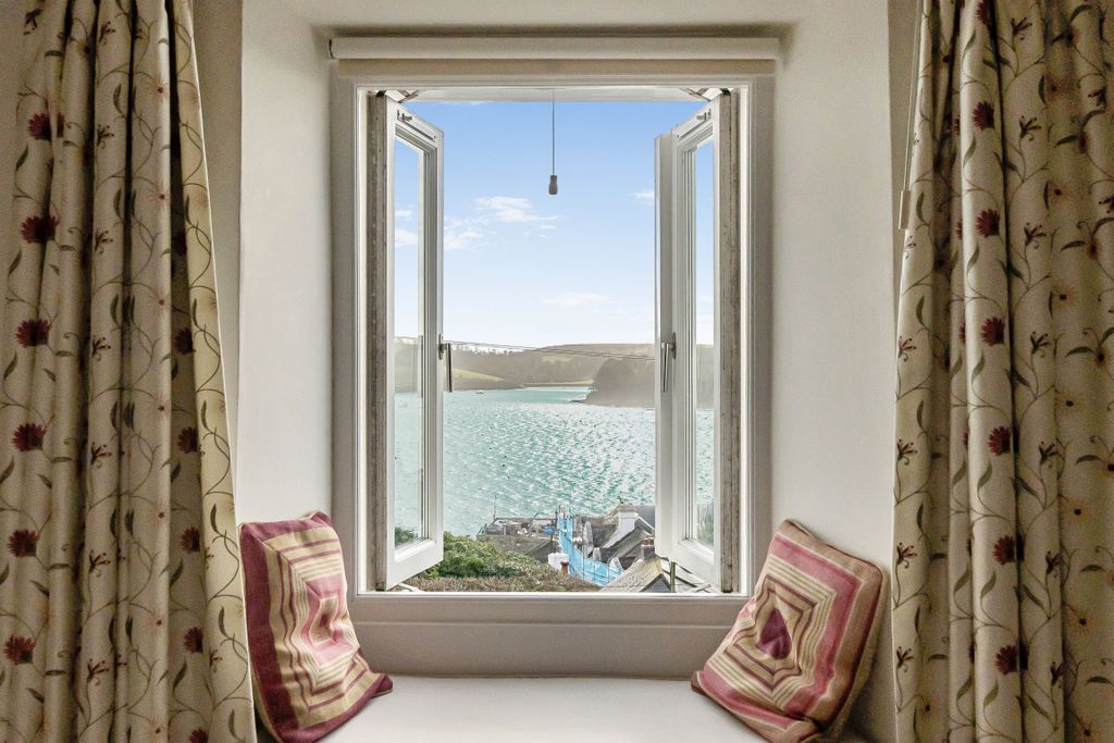 Property photo 2 of 12 Photo 2