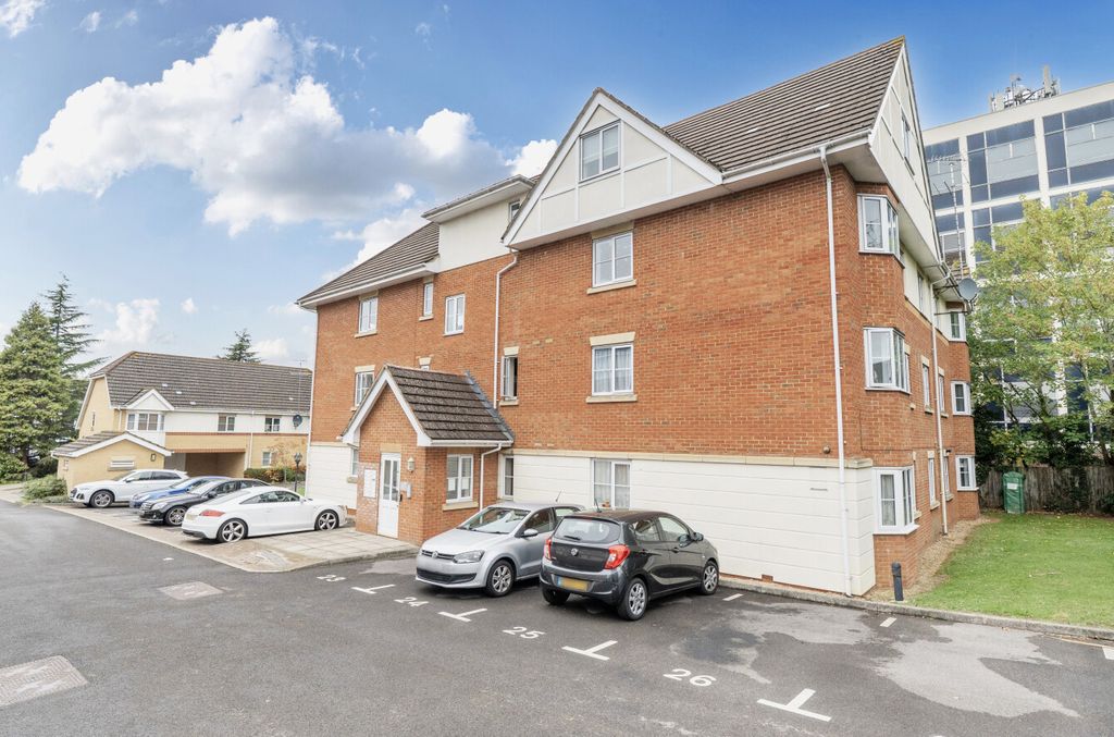 Property photo 1 of 15 1365847-10-68Ece3...