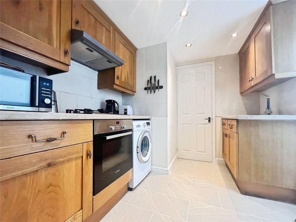 Property photo 3 of 7 Kitchen