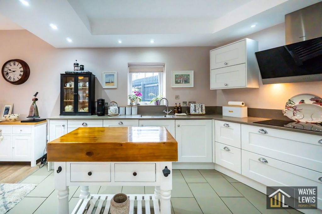 Property photo 3 of 53