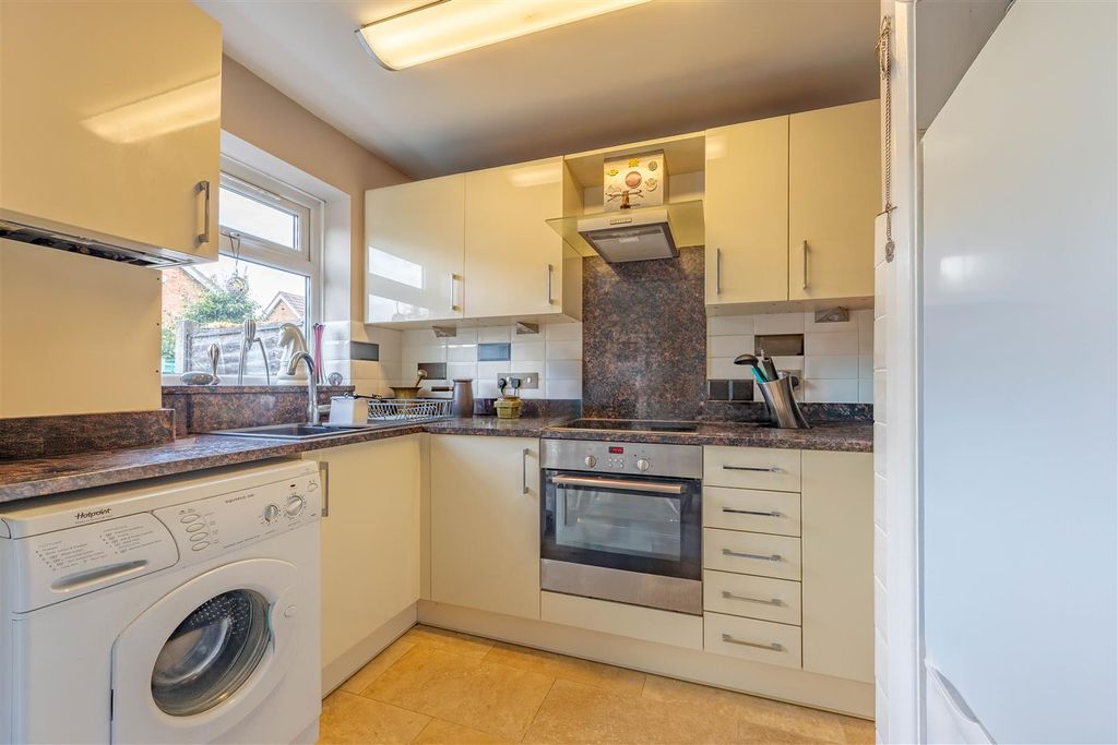 Property photo 3 of 16 Kitchen