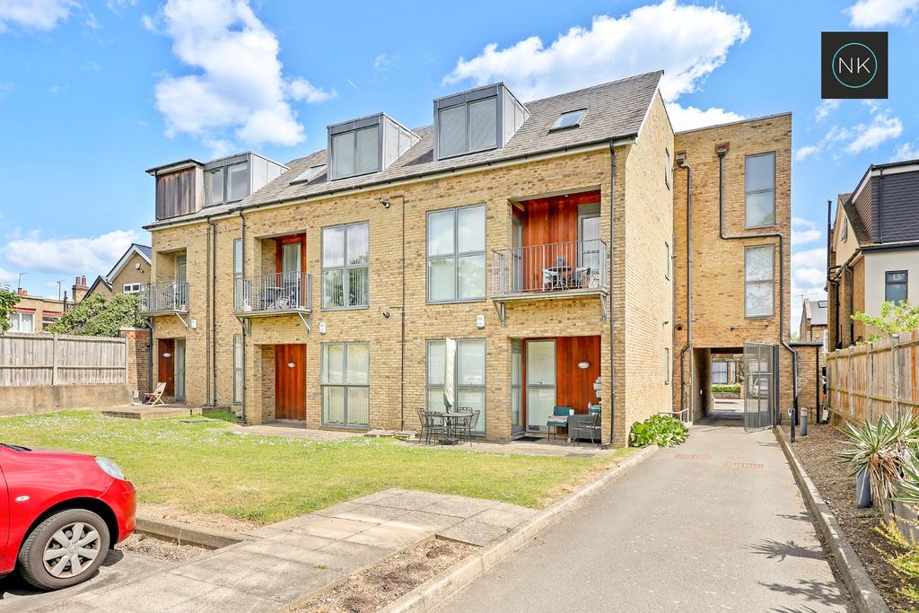 Property photo 1 of 15 5162401