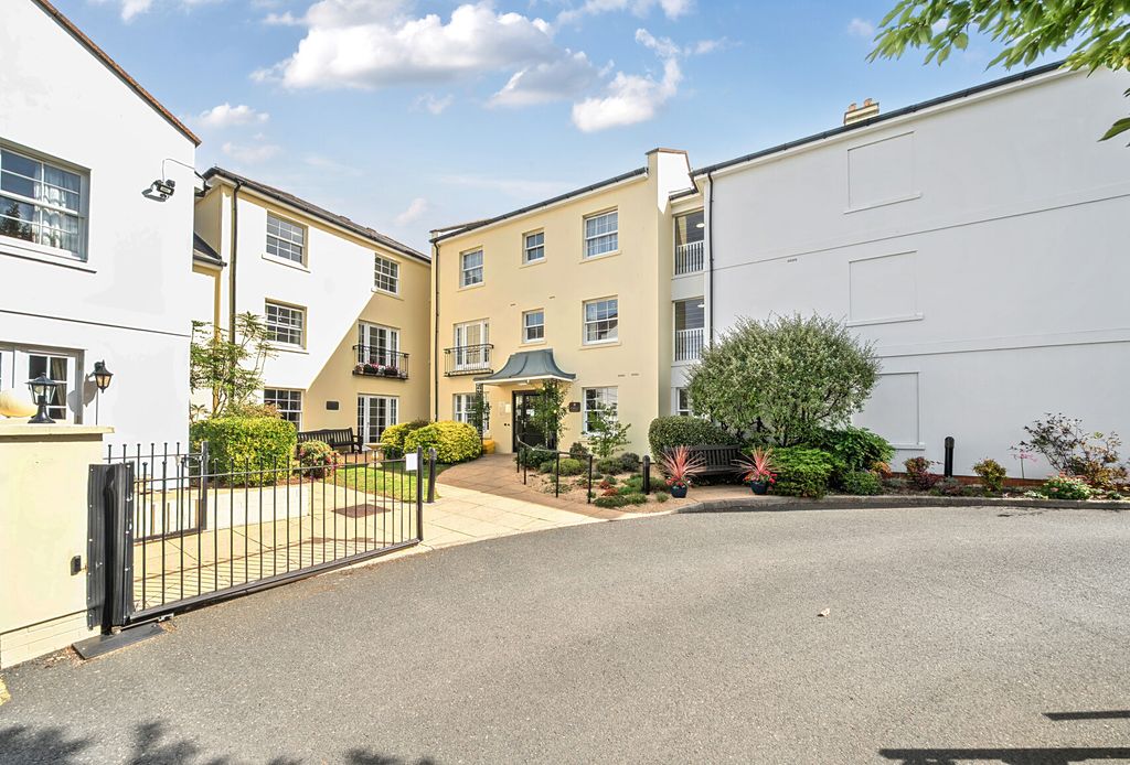 Property photo 1 of 11 1353141-2-68c9570...