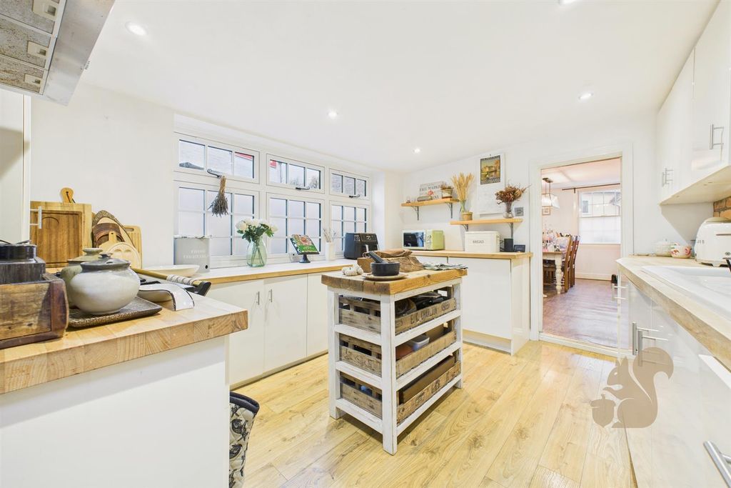 Property photo 3 of 25 Kitchen