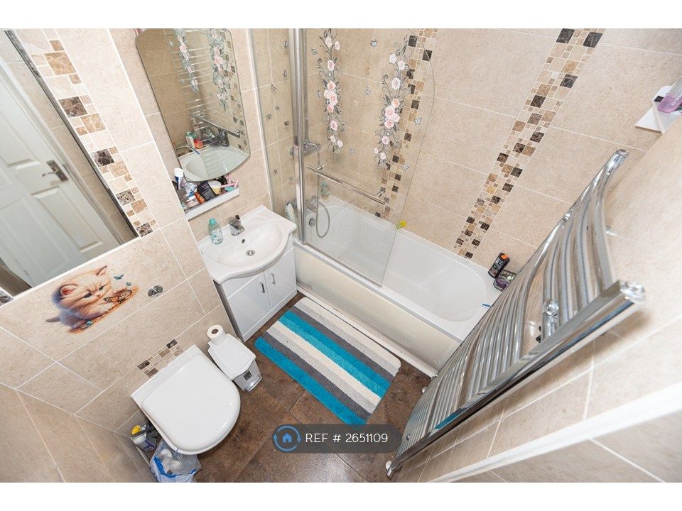 Property photo 3 of 13 Family Bathroom