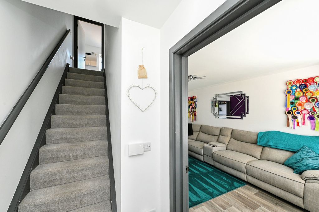 Property photo 3 of 18 17Th007