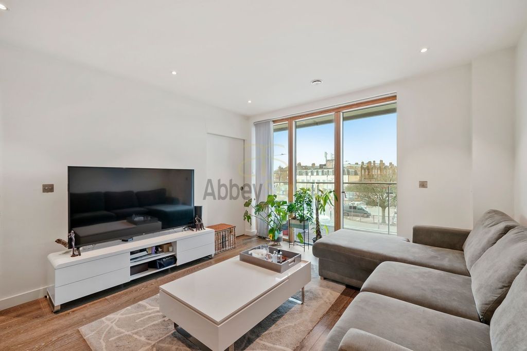 Property photo 3 of 16