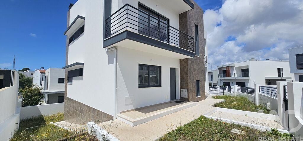 Property photo 1 of 32