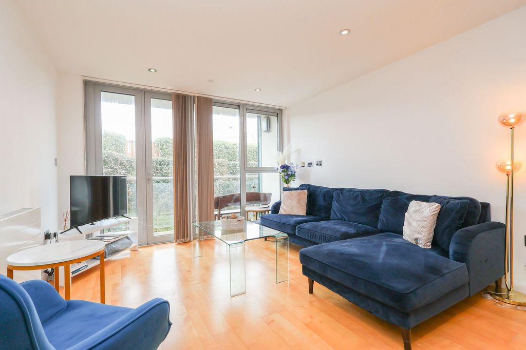 Property photo 2 of 24 Lounge Area