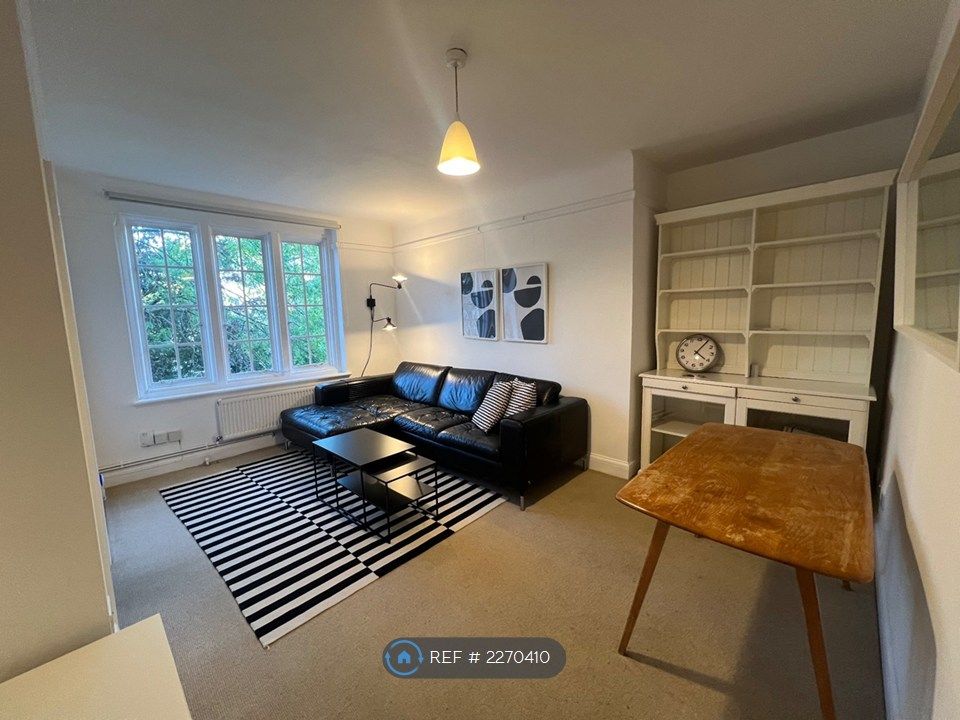 Property photo 1 of 10 Living Room