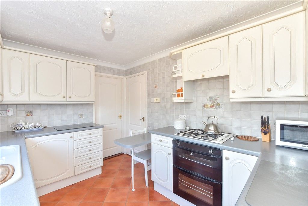 Property photo 3 of 9 Kitchen
