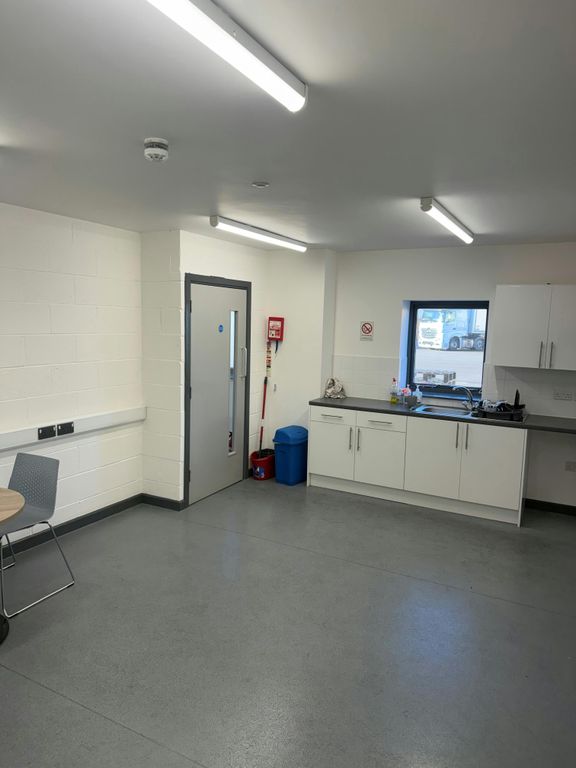 Property photo 3 of 4 M2-M3 Capital Busines Park Cardiff - 005.Jpg