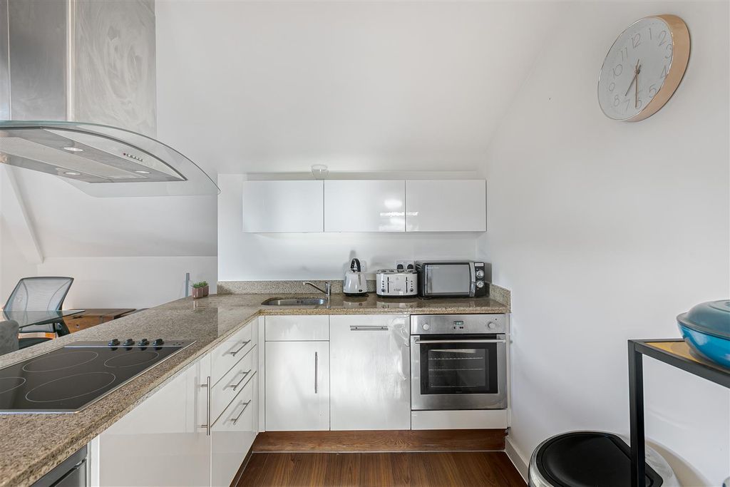 Property photo 3 of 15 17_62717.Jpg