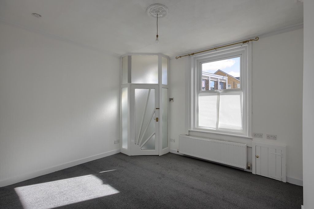 Property photo 2 of 9 5052943