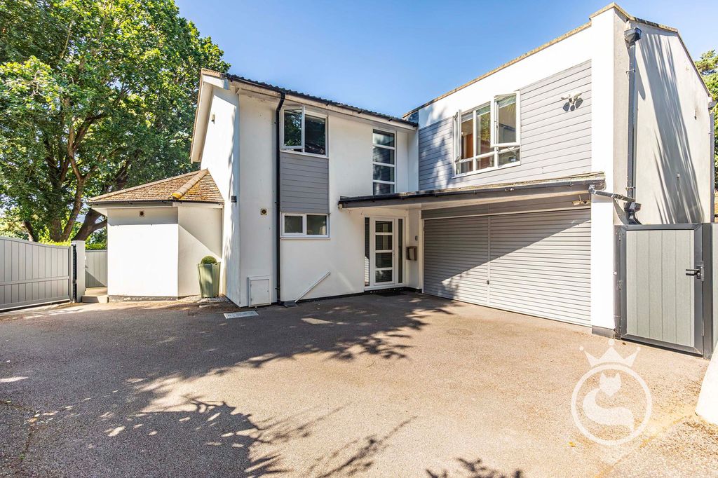 Property photo 1 of 28