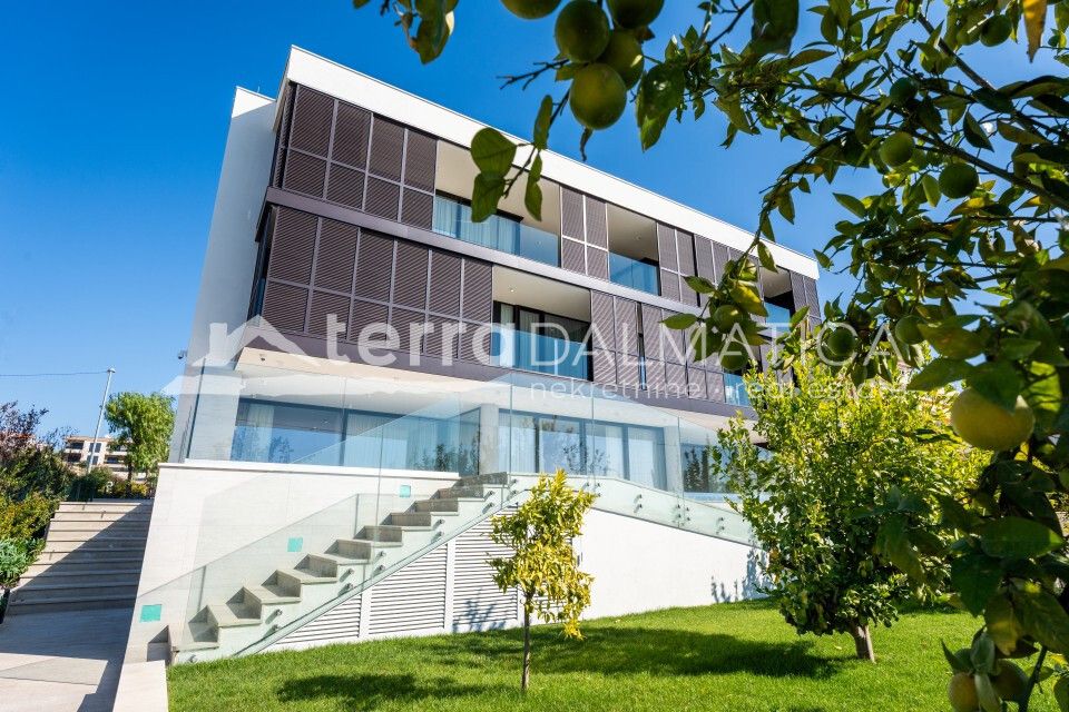 Property photo 1 of 21