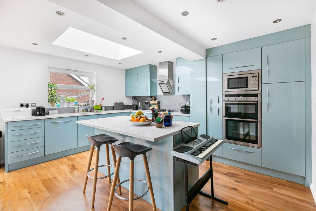 Property photo 2 of 12