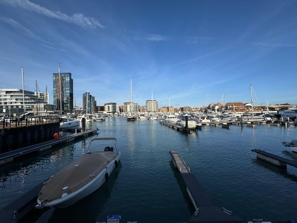 Property photo 2 of 21