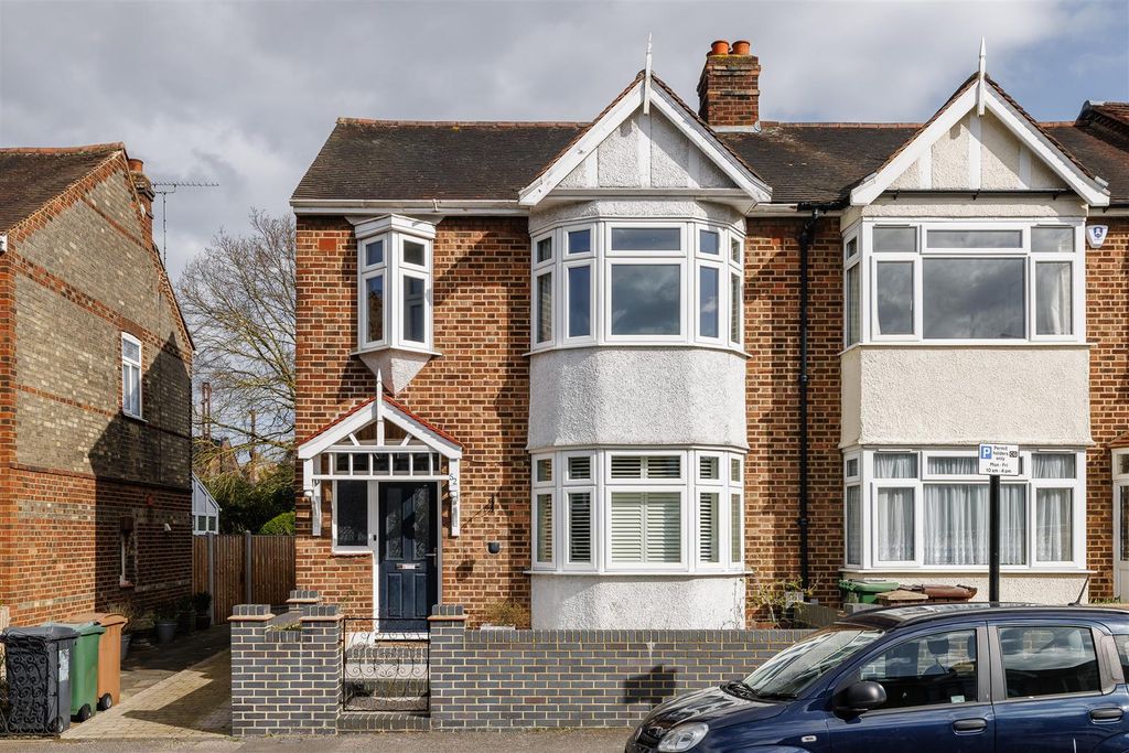 Property photo 1 of 32 Coolgardie Road, E4