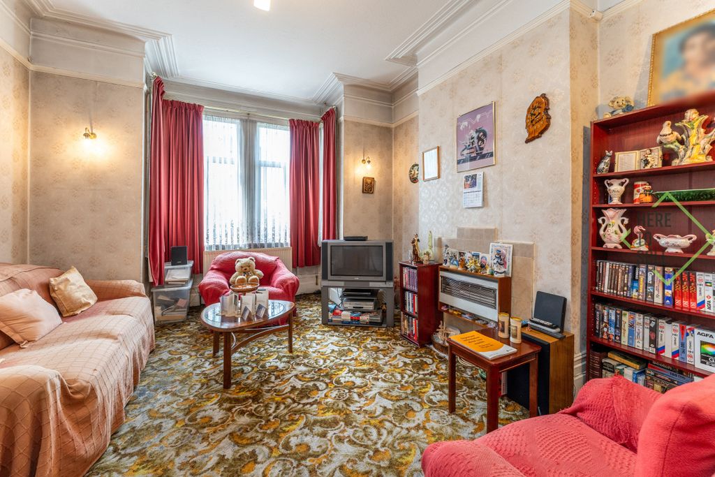 Property photo 3 of 16 Mount Pleasant Road N17 -4
