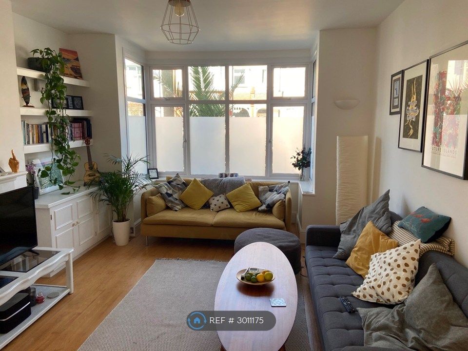 Property photo 1 of 12 Large Living Room