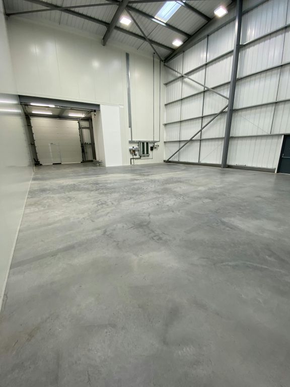 Property photo 2 of 9 Logicor Internal Wh.Jpg