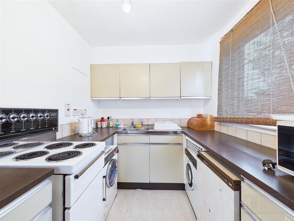 Property photo 3 of 12 Kitchen