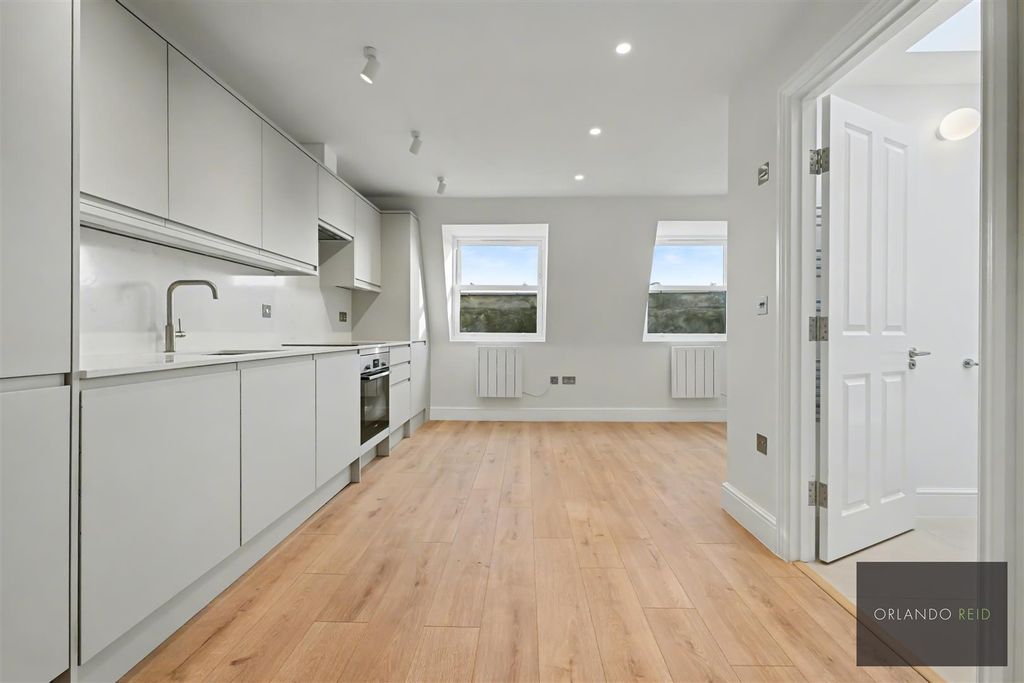 Property photo 1 of 12 258C Battersea Park Road Sw11 3Bp-1.Jpg