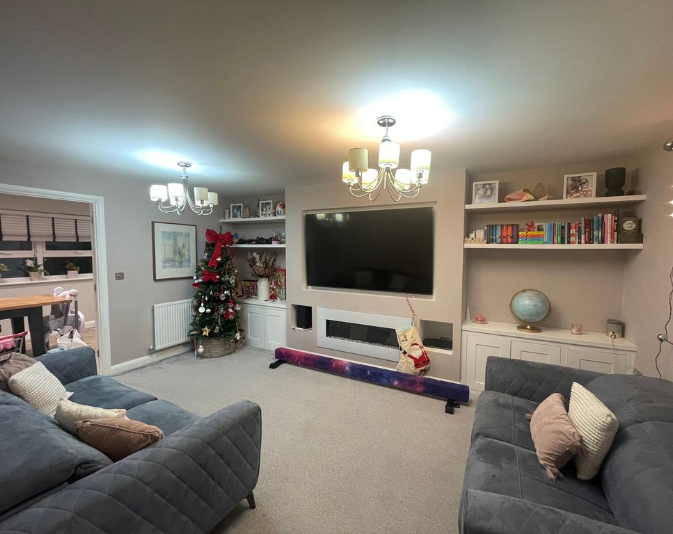 Property photo 2 of 11 1