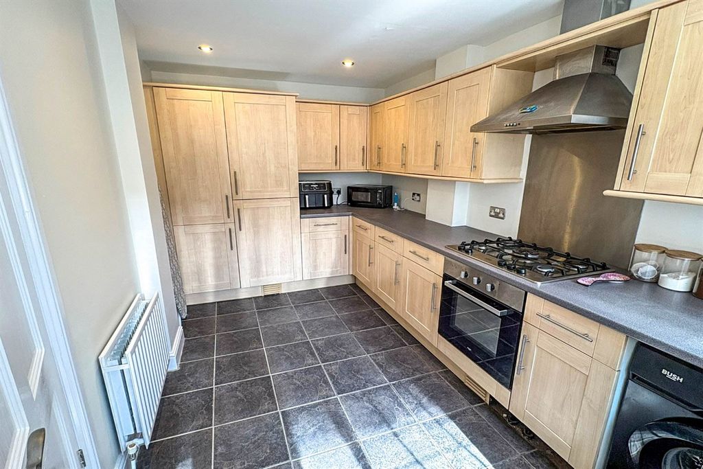 Property photo 2 of 16 Kitchen