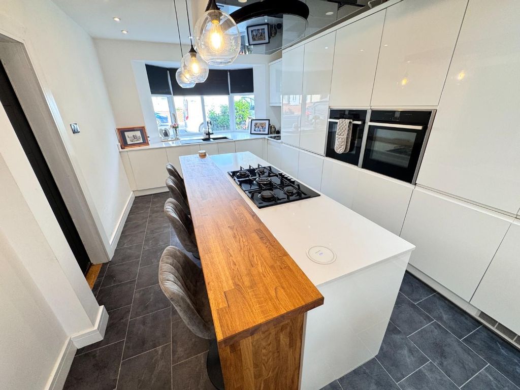 Property photo 3 of 17 Kitchen/Diner/Breakfast Room