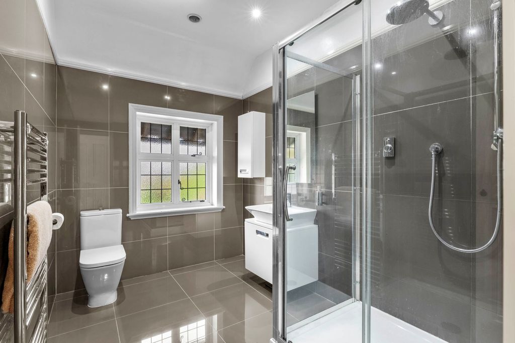 Additional image 16 of 5 bed detached house for saleAmersham Road, High Wycombe HP13